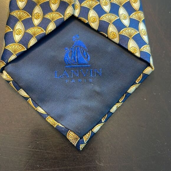 Lanvin Paris Tie. 100% All silk. Beautiful! - Picture 5 of 5